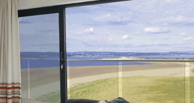 Large pane aluminium patio door